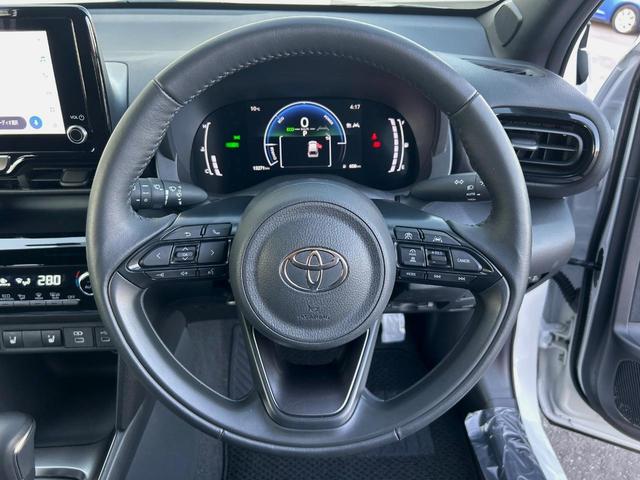 ヤリスクロス ハイブリッドＺ　全周囲カメラ　衝突被害軽減システム　レーダークルーズ　禁煙車　ハーフレザーシート　パワーシート　ドラレコ　コーナーセンサー　スマートキー　ＬＥＤヘッド　ＥＴＣ２．０　純正１８インチアルミ（12枚目）