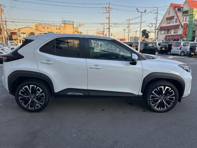 ヤリスクロス ハイブリッドＺ　全周囲カメラ　衝突被害軽減システム　レーダークルーズ　禁煙車　ハーフレザーシート　パワーシート　ドラレコ　コーナーセンサー　スマートキー　ＬＥＤヘッド　ＥＴＣ２．０　純正１８インチアルミ（17枚目）