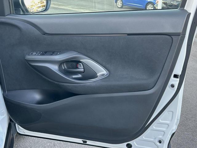 ヤリスクロス ハイブリッドＺ　全周囲カメラ　衝突被害軽減システム　レーダークルーズ　禁煙車　ハーフレザーシート　パワーシート　ドラレコ　コーナーセンサー　スマートキー　ＬＥＤヘッド　ＥＴＣ２．０　純正１８インチアルミ（43枚目）