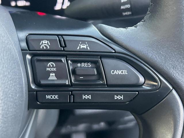 ヤリスクロス ハイブリッドZ 全周囲カメラ 衝突被害軽減システム レーダークルーズ 禁煙車 ハーフレザーシート パワーシート ドラレコ コーナーセンサー スマートキー LEDヘッド ビルトインETC 純正18インチアルミ(5枚目)