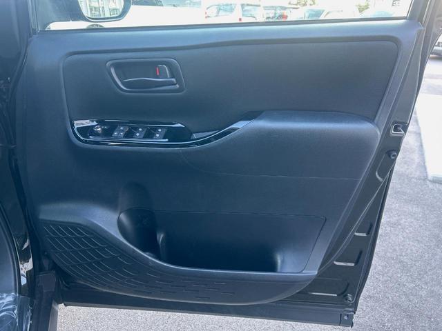 ヴォクシー ハイブリッドＺＳ　純正９インチナビ　衝突軽減ブレーキ　両側電動スライドドア　禁煙　ＥＴＣ　車線逸脱警報　オートハイビーム　バックカメラ　Ｂｌｕｅｔｏｏｔｈ再生　地デジＴＶ　ＤＶＤ再生　シートヒーター　１６インチアルミ（53枚目）