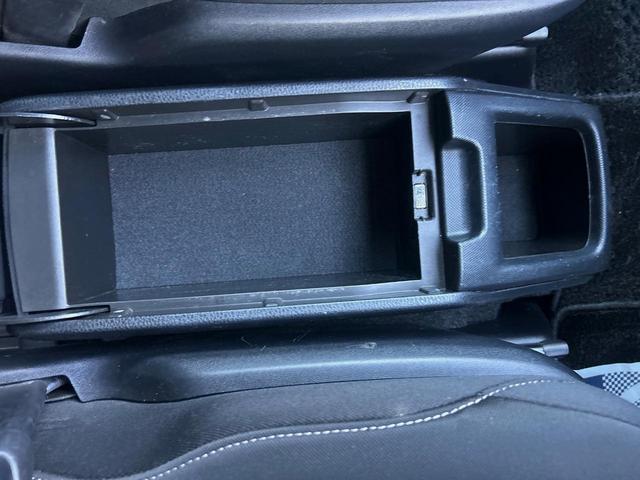 ヴォクシー ハイブリッドＺＳ　純正９インチナビ　衝突軽減ブレーキ　両側電動スライドドア　禁煙　ＥＴＣ　車線逸脱警報　オートハイビーム　バックカメラ　Ｂｌｕｅｔｏｏｔｈ再生　地デジＴＶ　ＤＶＤ再生　シートヒーター　１６インチアルミ（56枚目）