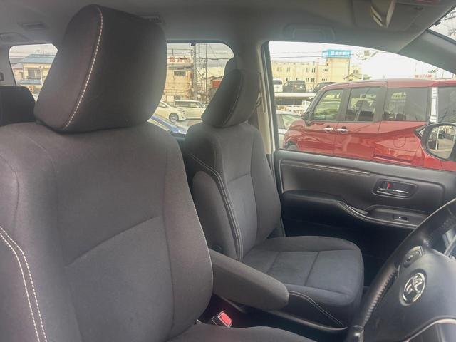 エスクァイア Ｘｉ　ｃａｒｒｏｚｚｅｒｉａ製ナビゲーション　禁煙　バックカメラ　ＥＴＣ　電動スライドドア　ＤＶＤ再生　地デジＴＶ　ＬＥＤヘッドライト　１８インチアルミ　アイドリングストップ　革巻きステアリング（8枚目）