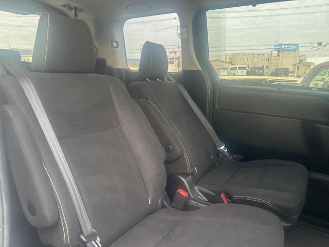 エスクァイア Ｘｉ　ｃａｒｒｏｚｚｅｒｉａ製ナビゲーション　禁煙　バックカメラ　ＥＴＣ　電動スライドドア　ＤＶＤ再生　地デジＴＶ　ＬＥＤヘッドライト　１８インチアルミ　アイドリングストップ　革巻きステアリング（9枚目）