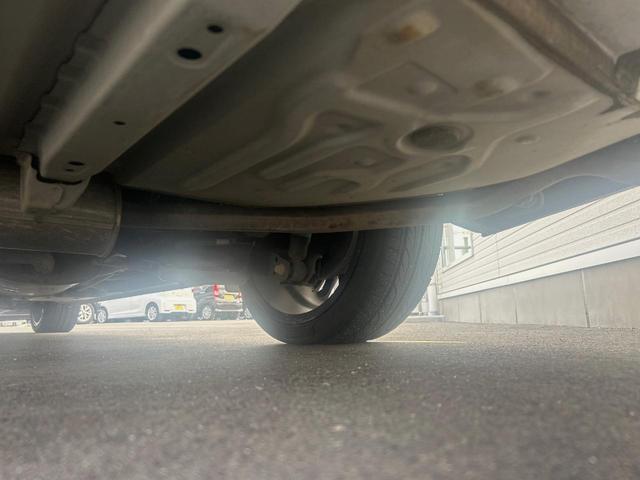 エスクァイア Ｘｉ　ｃａｒｒｏｚｚｅｒｉａ製ナビゲーション　禁煙　バックカメラ　ＥＴＣ　電動スライドドア　ＤＶＤ再生　地デジＴＶ　ＬＥＤヘッドライト　１８インチアルミ　アイドリングストップ　革巻きステアリング（43枚目）