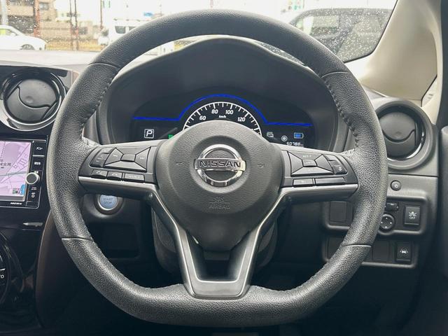 ノート ｅ－パワー　メダリスト　純正ナビ　禁煙　ＥＴＣ　全周囲カメラ　衝突被害軽減システム　車線逸脱警報　踏み間違え防止アシスト　レーダークルーズ　スマートルームミラー　合皮コンビシート　Ｂｌｕｅｔｏｏｔｈ再生　コーナーセンサー（11枚目）