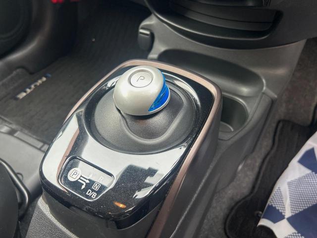 ノート ｅ－パワー　メダリスト　純正ナビ　禁煙　ＥＴＣ　全周囲カメラ　衝突被害軽減システム　車線逸脱警報　踏み間違え防止アシスト　レーダークルーズ　スマートルームミラー　合皮コンビシート　Ｂｌｕｅｔｏｏｔｈ再生　コーナーセンサー（20枚目）