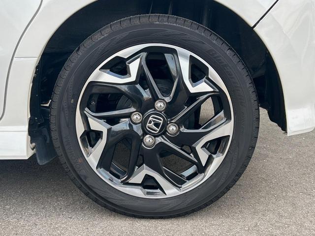 �y�����P�T�C���`�A���~�z�C�[���z�O�ςɃ}�b�`���������A���~�z�C�[���𑕒����Ă���܂��B�e��ЊO�A���~�z�C�[����A�X�^�b�h���X�^�C�����戵�����Ă���܂��B���񂲑��k����������