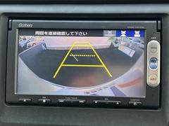 【バックカメラ】駐車時に後方がリアルタイム映像で確認できます。大型商業施設や立体駐車場での駐車時や、夜間のバック時に大活躍！運転スキルに関わらず、今や必須となった装備のひとつです！ 5