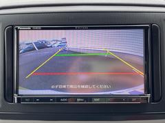 【バックカメラ】駐車時に後方がリアルタイム映像で確認できます。大型商業施設や立体駐車場での駐車時や、夜間のバック時に大活躍！運転スキルに関わらず、今や必須となった装備のひとつです！ 5