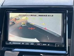 【バックカメラ】駐車時に後方がリアルタイム映像で確認できます。大型商業施設や立体駐車場での駐車時や、夜間のバック時に大活躍！運転スキルに関わらず、今や必須となった装備のひとつです！ 5