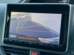 【バックカメラ】駐車時に後方がリアルタイム映像で確認できます。大型商業施設や立体駐車場での駐車時や、夜間のバック時に大活躍！運転スキルに関わらず、今や必須となった装備のひとつです！ 4