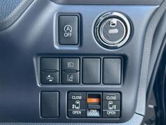 【トヨタセーフティセンス】走行中に前方の車両等を認識し、衝突しそうな時は警報とブレーキで衝突回避と被害軽減をアシスト。より安全にドライブをお楽しみいただけます。 6