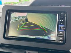 【バックカメラ】駐車時に後方がリアルタイム映像で確認できます。大型商業施設や立体駐車場での駐車時や、夜間のバック時に大活躍！運転スキルに関わらず、今や必須となった装備のひとつです！ 4