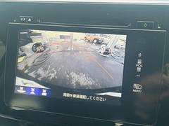 【バックカメラ】駐車時に後方がリアルタイム映像で確認できます。大型商業施設や立体駐車場での駐車時や、夜間のバック時に大活躍！運転スキルに関わらず、今や必須となった装備のひとつです！ 4