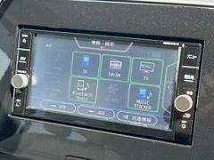 【純正ナビ】人気の純正ナビを装備。オーディオ機能も充実しており、Ｂｌｕｅｔｏｏｔｈ接続すればお持ちのスマホやＭＰ３プレイヤーの音楽を再生可能！毎日の運転がさらに楽しくなります！！ 3