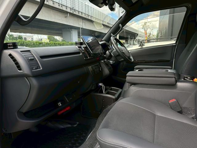ハイエースバン スーパーGL ダークプライムII ディーゼルターボ 禁煙車 ワンオーナー アルパインフローティングナビフルセグ バックカメラ 両側パワースライドドア CRS足廻り CRS17AW ベットキット LEDヘッドライト フォグ スマートキー(23枚目)
