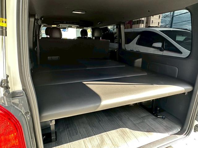 ハイエースバン スーパーGL ダークプライムII ディーゼルターボ 禁煙車 ワンオーナー アルパインフローティングナビフルセグ バックカメラ 両側パワースライドドア CRS足廻り CRS17AW ベットキット LEDヘッドライト フォグ スマートキー(26枚目)