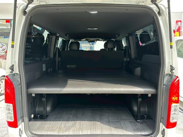ハイエースバン スーパーGL ダークプライムII ディーゼルターボ 禁煙車 ワンオーナー アルパインフローティングナビフルセグ バックカメラ 両側パワースライドドア CRS足廻り CRS17AW ベットキット LEDヘッドライト フォグ スマートキー(28枚目)