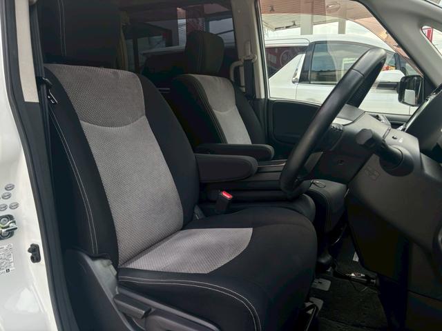 セレナ ライダー Jパッケージ 禁煙車 純正フルセグナビ バックカメラ 後席フリップダウンモニター パワースライドドア クルーズコントロール スマートキー ディスチャージヘッドライト(19枚目)