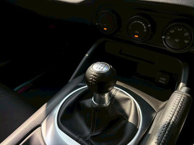 ロードスター ９９０Ｓ　禁煙ワンオーナー　６速ミッション　純正ＲＡＹＳ製１６アルミ　ブレンボキャリパー　９９０Ｓ専用セッティング　ダークブルークロス製ソフトトップ　ブラインドスポット　衝突軽減　ＬＥＤヘッドライト（32枚目）