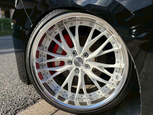 ヴェルファイアハイブリッド Z プレミア 室内車庫保管 エアサス WORK製SCHWERT BRUNNEN20インチ サンルーフ ユニバーサルサイドステップ ブラックレザー デジタルミラー 純正前後ドラレコ ETC2.0 ※純正足回り有(8枚目)