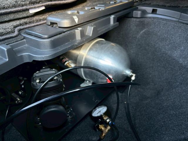 ヴェルファイアハイブリッド Z プレミア 室内車庫保管 エアサス WORK製SCHWERT BRUNNEN20インチ サンルーフ ユニバーサルサイドステップ ブラックレザー デジタルミラー 純正前後ドラレコ ETC2.0 ※純正足回り有(11枚目)