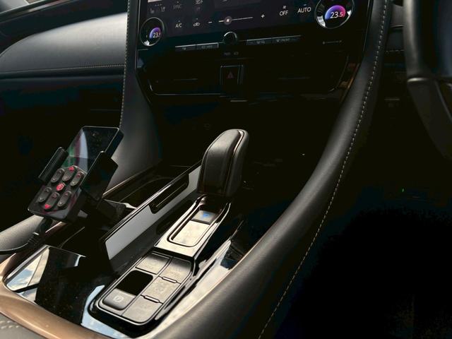 ヴェルファイアハイブリッド Z プレミア 室内車庫保管 エアサス WORK製SCHWERT BRUNNEN20インチ サンルーフ ユニバーサルサイドステップ ブラックレザー デジタルミラー 純正前後ドラレコ ETC2.0 ※純正足回り有(34枚目)