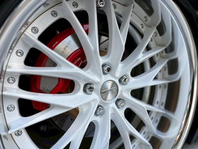 ヴェルファイアハイブリッド Z プレミア 室内車庫保管 エアサス WORK製SCHWERT BRUNNEN20インチ サンルーフ ユニバーサルサイドステップ ブラックレザー デジタルミラー 純正前後ドラレコ ETC2.0 ※純正足回り有(44枚目)