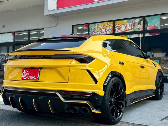 ウルス ベースグレード 禁煙車 左ハンドル パノラマルーフ Giallo Auge ブラックレッドアルカンターラコンビシート パワーシート メーカーナビ 360°カメラ リープデザインカーボンエアロ 可変バルブリモコン付き(16枚目)