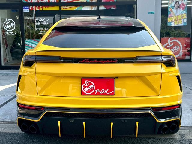 ウルス ベースグレード 禁煙車 左ハンドル パノラマルーフ Giallo Auge ブラックレッドアルカンターラコンビシート パワーシート メーカーナビ 360°カメラ リープデザインカーボンエアロ 可変バルブリモコン付き(17枚目)