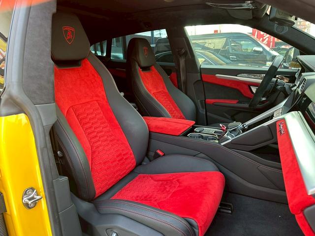 ウルス ベースグレード 禁煙車 左ハンドル パノラマルーフ Giallo Auge ブラックレッドアルカンターラコンビシート パワーシート メーカーナビ 360°カメラ リープデザインカーボンエアロ 可変バルブリモコン付き(22枚目)