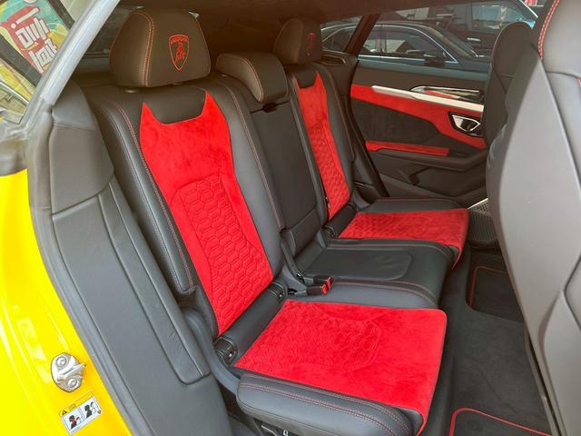 ウルス ベースグレード 禁煙車 左ハンドル パノラマルーフ Giallo Auge ブラックレッドアルカンターラコンビシート パワーシート メーカーナビ 360°カメラ リープデザインカーボンエアロ 可変バルブリモコン付き(24枚目)