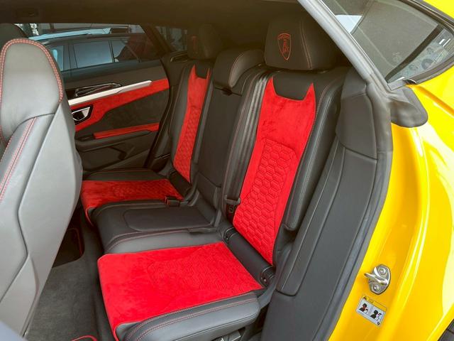 ウルス ベースグレード 禁煙車 左ハンドル パノラマルーフ Giallo Auge ブラックレッドアルカンターラコンビシート パワーシート メーカーナビ 360°カメラ リープデザインカーボンエアロ 可変バルブリモコン付き(25枚目)