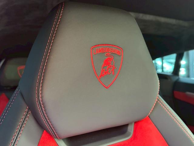 ウルス ベースグレード 禁煙車 左ハンドル パノラマルーフ Giallo Auge ブラックレッドアルカンターラコンビシート パワーシート メーカーナビ 360°カメラ リープデザインカーボンエアロ 可変バルブリモコン付き(27枚目)