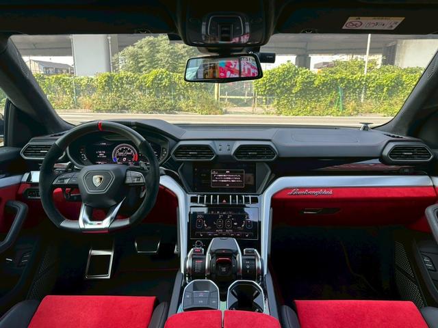 ウルス ベースグレード 禁煙車 左ハンドル パノラマルーフ Giallo Auge ブラックレッドアルカンターラコンビシート パワーシート メーカーナビ 360°カメラ リープデザインカーボンエアロ 可変バルブリモコン付き(30枚目)