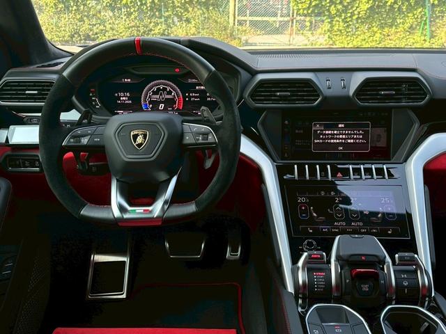 ウルス ベースグレード 禁煙車 左ハンドル パノラマルーフ Giallo Auge ブラックレッドアルカンターラコンビシート パワーシート メーカーナビ 360°カメラ リープデザインカーボンエアロ 可変バルブリモコン付き(31枚目)