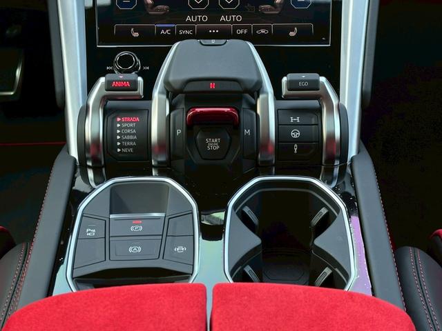 ウルス ベースグレード 禁煙車 左ハンドル パノラマルーフ Giallo Auge ブラックレッドアルカンターラコンビシート パワーシート メーカーナビ 360°カメラ リープデザインカーボンエアロ 可変バルブリモコン付き(41枚目)