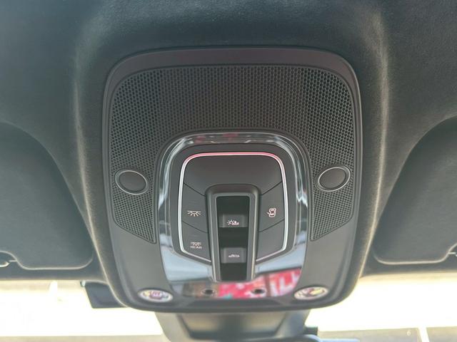 ウルス ベースグレード 禁煙車 左ハンドル パノラマルーフ Giallo Auge ブラックレッドアルカンターラコンビシート パワーシート メーカーナビ 360°カメラ リープデザインカーボンエアロ 可変バルブリモコン付き(45枚目)