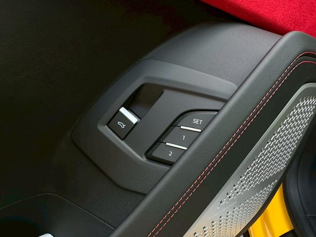 ウルス ベースグレード 禁煙車 左ハンドル パノラマルーフ Giallo Auge ブラックレッドアルカンターラコンビシート パワーシート メーカーナビ 360°カメラ リープデザインカーボンエアロ 可変バルブリモコン付き(46枚目)