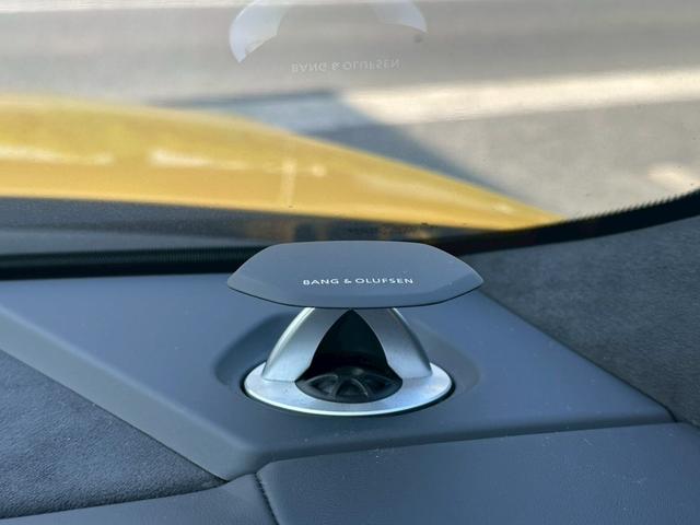 ウルス ベースグレード 禁煙車 左ハンドル パノラマルーフ Giallo Auge ブラックレッドアルカンターラコンビシート パワーシート メーカーナビ 360°カメラ リープデザインカーボンエアロ 可変バルブリモコン付き(47枚目)