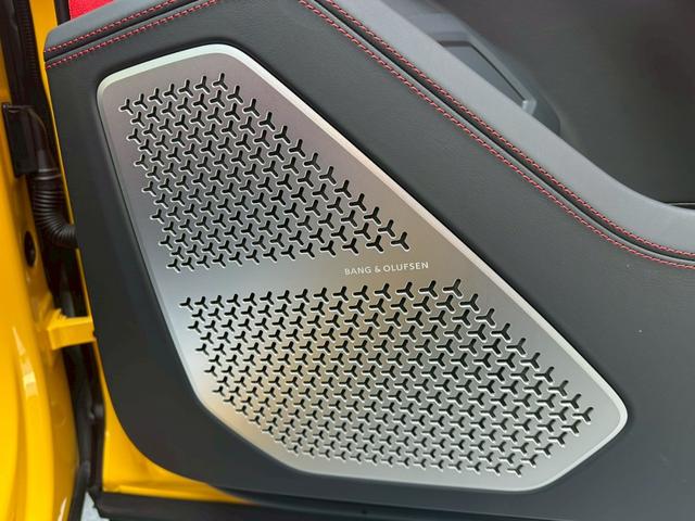 ウルス ベースグレード 禁煙車 左ハンドル パノラマルーフ Giallo Auge ブラックレッドアルカンターラコンビシート パワーシート メーカーナビ 360°カメラ リープデザインカーボンエアロ 可変バルブリモコン付き(48枚目)