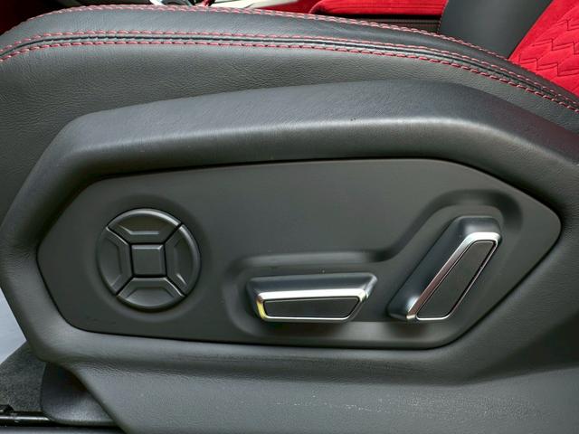 ウルス ベースグレード 禁煙車 左ハンドル パノラマルーフ Giallo Auge ブラックレッドアルカンターラコンビシート パワーシート メーカーナビ 360°カメラ リープデザインカーボンエアロ 可変バルブリモコン付き(49枚目)