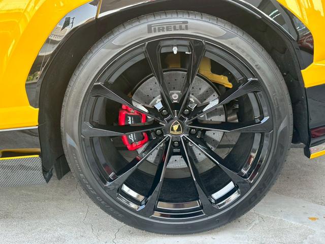 ウルス ベースグレード 禁煙車 左ハンドル パノラマルーフ Giallo Auge ブラックレッドアルカンターラコンビシート パワーシート メーカーナビ 360°カメラ リープデザインカーボンエアロ 可変バルブリモコン付き(58枚目)