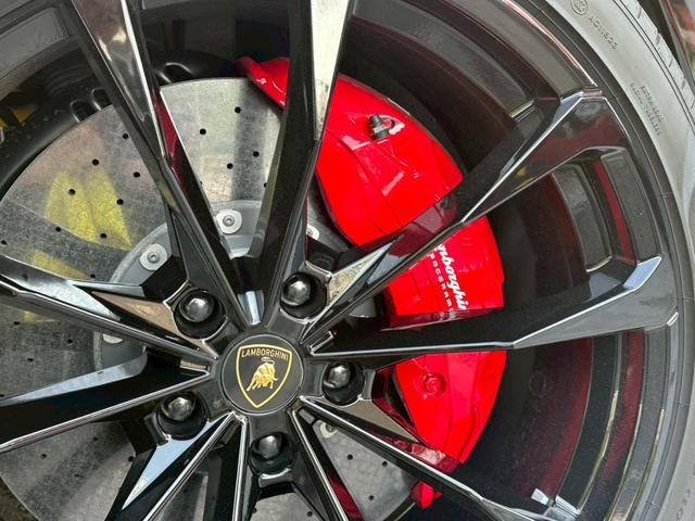 ウルス ベースグレード 禁煙車 左ハンドル パノラマルーフ Giallo Auge ブラックレッドアルカンターラコンビシート パワーシート メーカーナビ 360°カメラ リープデザインカーボンエアロ 可変バルブリモコン付き(59枚目)