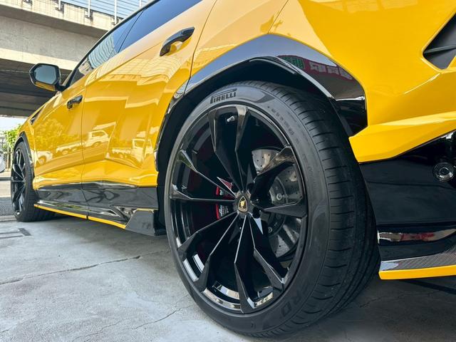 ウルス ベースグレード 禁煙車 左ハンドル パノラマルーフ Giallo Auge ブラックレッドアルカンターラコンビシート パワーシート メーカーナビ 360°カメラ リープデザインカーボンエアロ 可変バルブリモコン付き(67枚目)