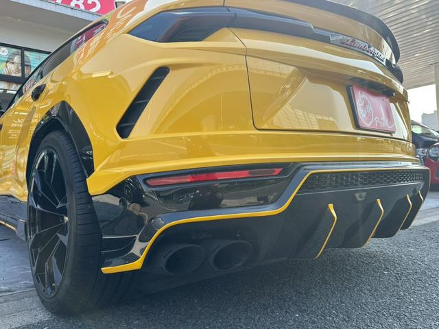 ウルス ベースグレード 禁煙車 左ハンドル パノラマルーフ Giallo Auge ブラックレッドアルカンターラコンビシート パワーシート メーカーナビ 360°カメラ リープデザインカーボンエアロ 可変バルブリモコン付き(70枚目)