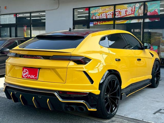 ウルス ベースグレード 禁煙車 左ハンドル パノラマルーフ Giallo Auge ブラックレッドアルカンターラコンビシート パワーシート メーカーナビ 360°カメラ リープデザインカーボンエアロ 可変バルブリモコン付き(74枚目)