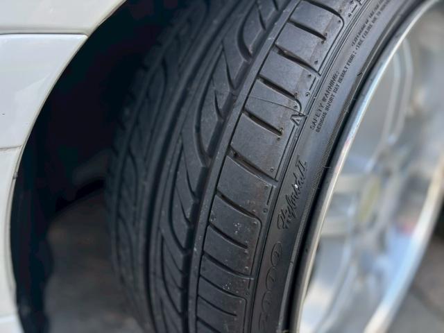 クラウンエステート アスリートE 室内車庫保管 サンルーフ 純正フロントスポイラー WORKグノーシス19インチAW(タイヤ8部山) JINspec車高調 社外2本出しマフラー 社外ステアリング(40枚目)