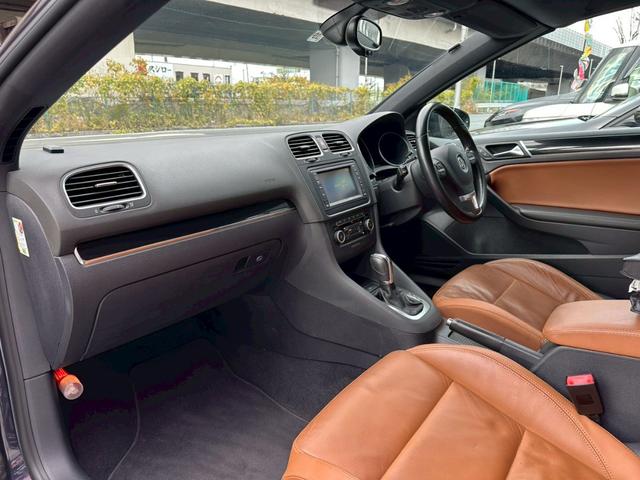 ゴルフカブリオレ ベースグレード　ベースグレード（４名）　禁煙　ワンオーナー　屋内保管　ブラウンレザー　シートヒーター　純正１８アルミ　純正フルセグナビ　Ｂｌｕｅｔｏｏｔｈオーディオ対応　幌破れ無し開閉動作チェック済み　パドルシフト（23枚目）